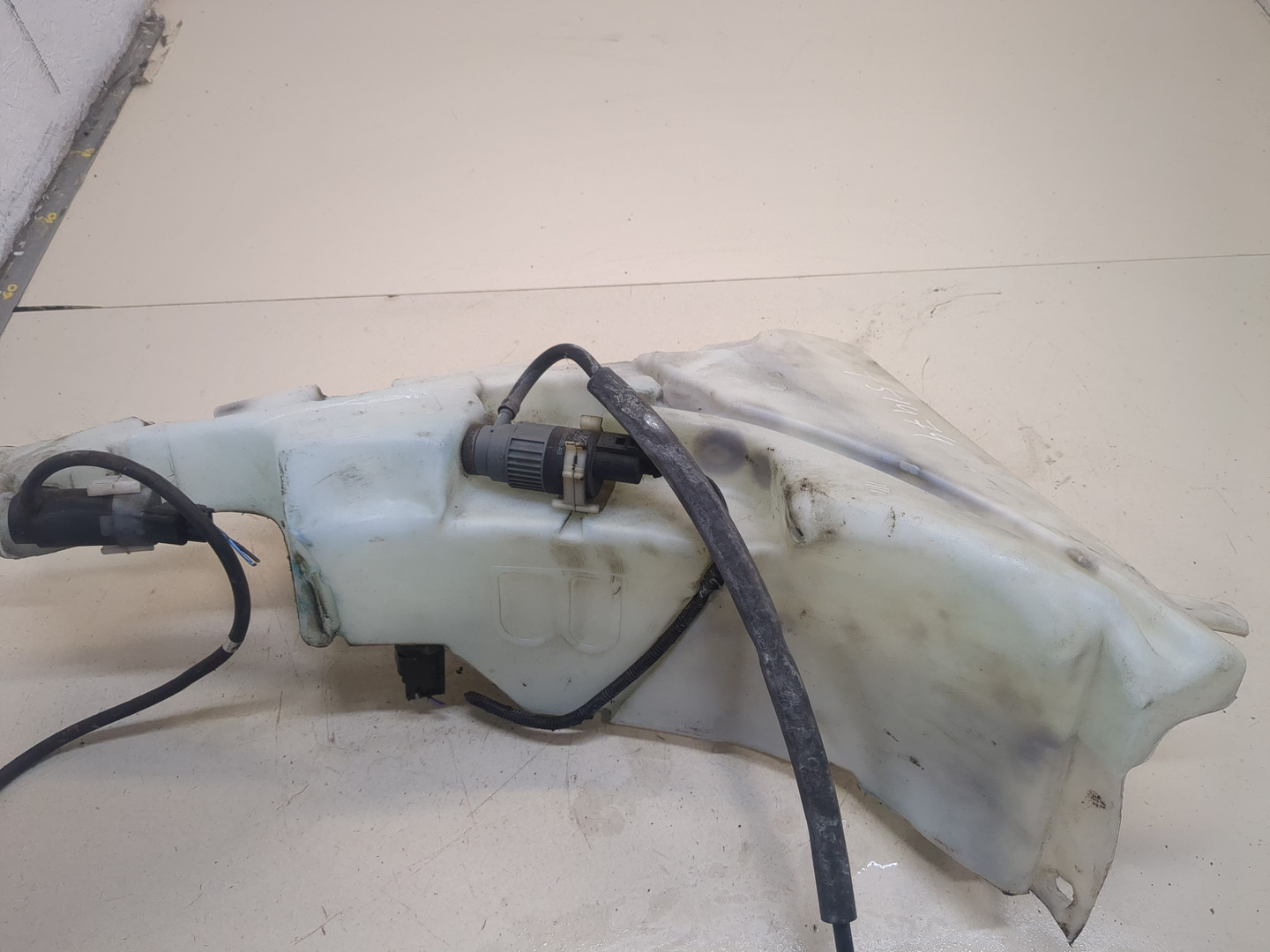 Бачок омывателя лобового стекла