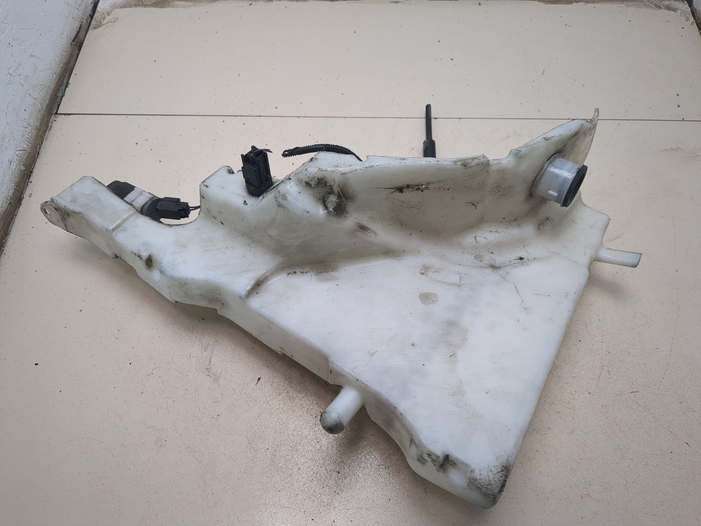 Бачок омывателя лобового стекла