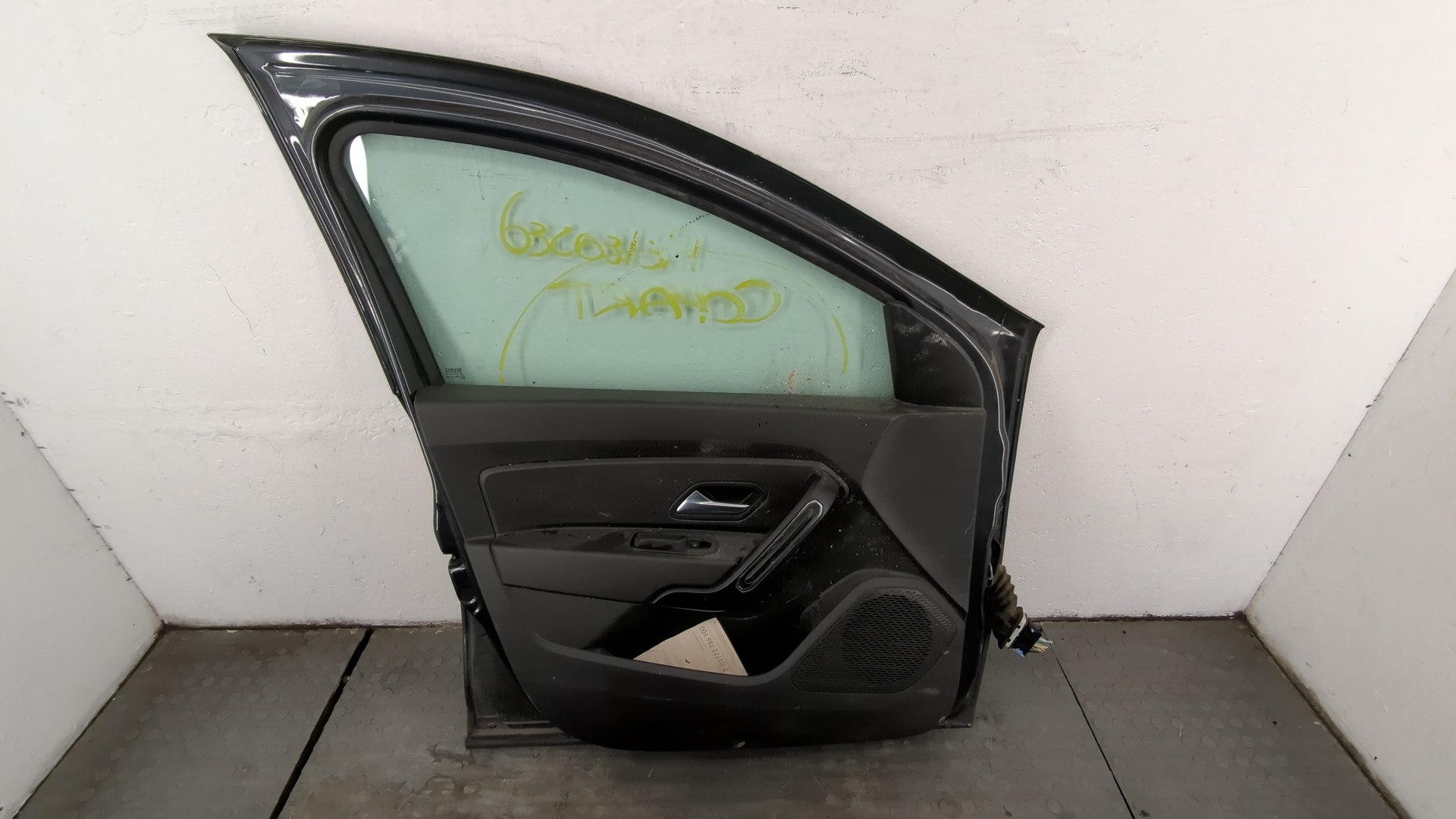 Дверь передняя левая