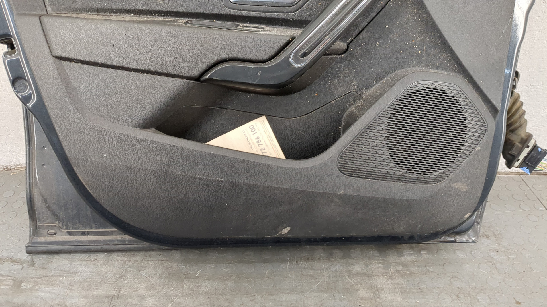 Дверь передняя левая