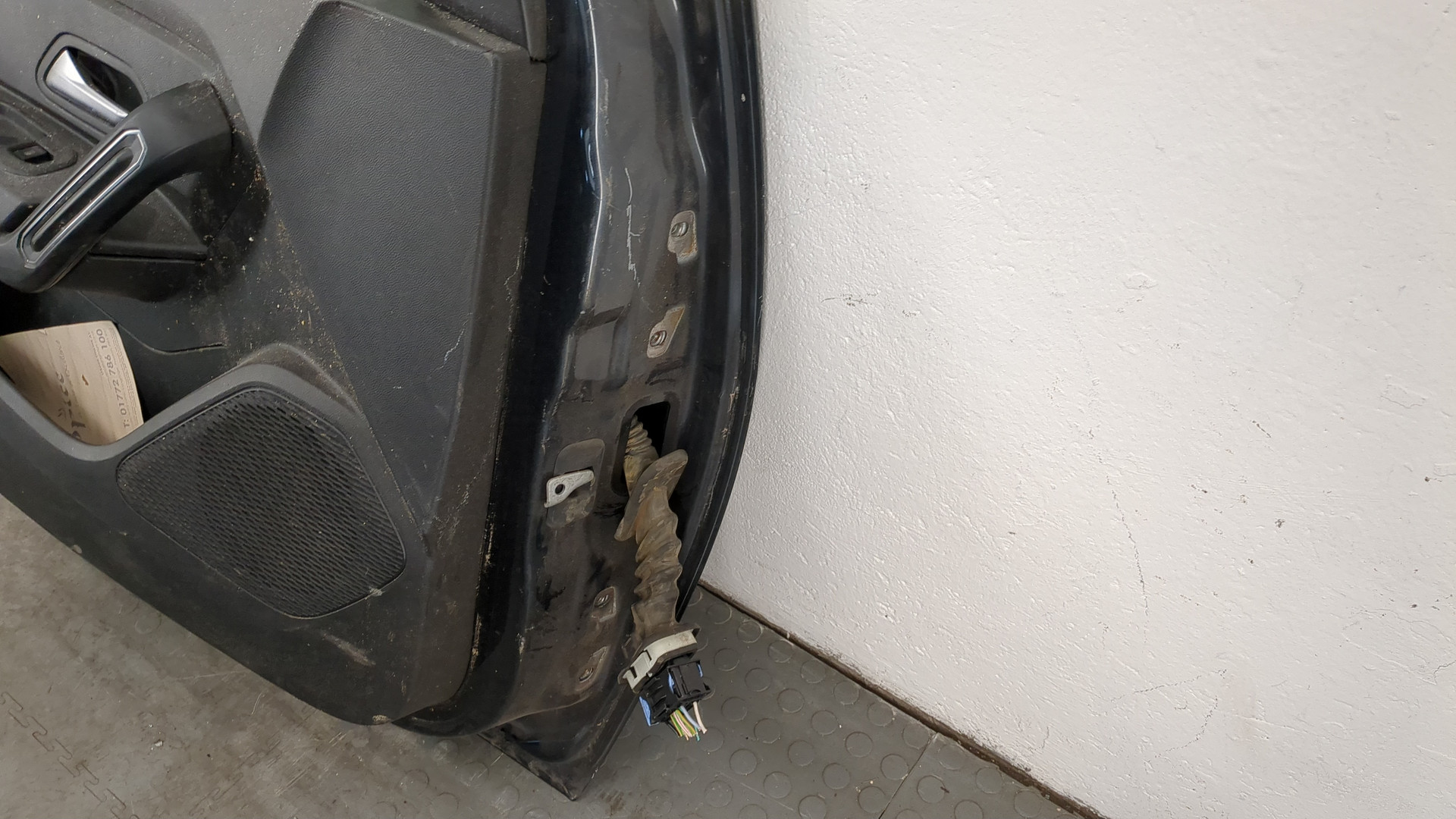 Дверь передняя левая