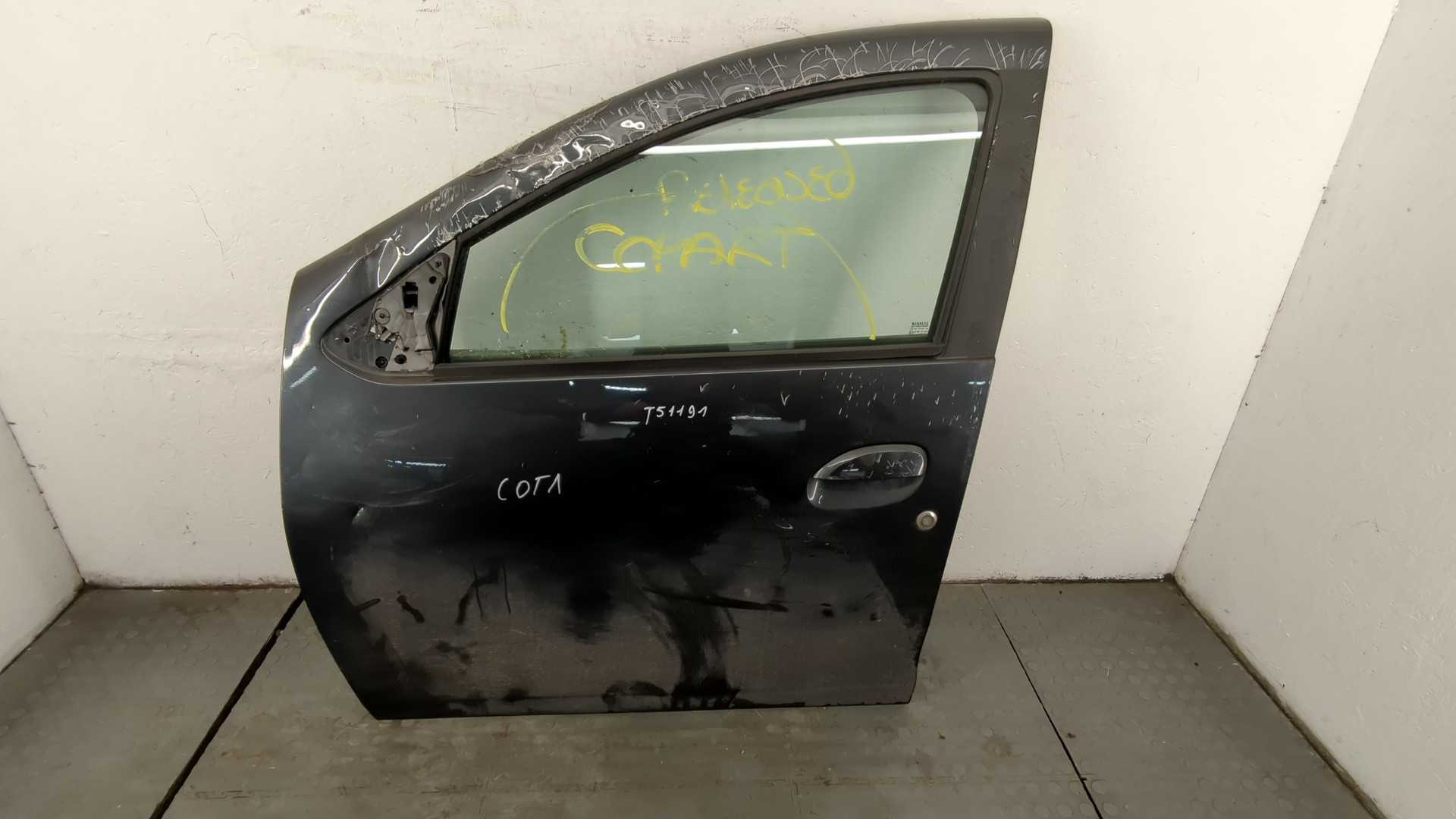 Дверь передняя левая