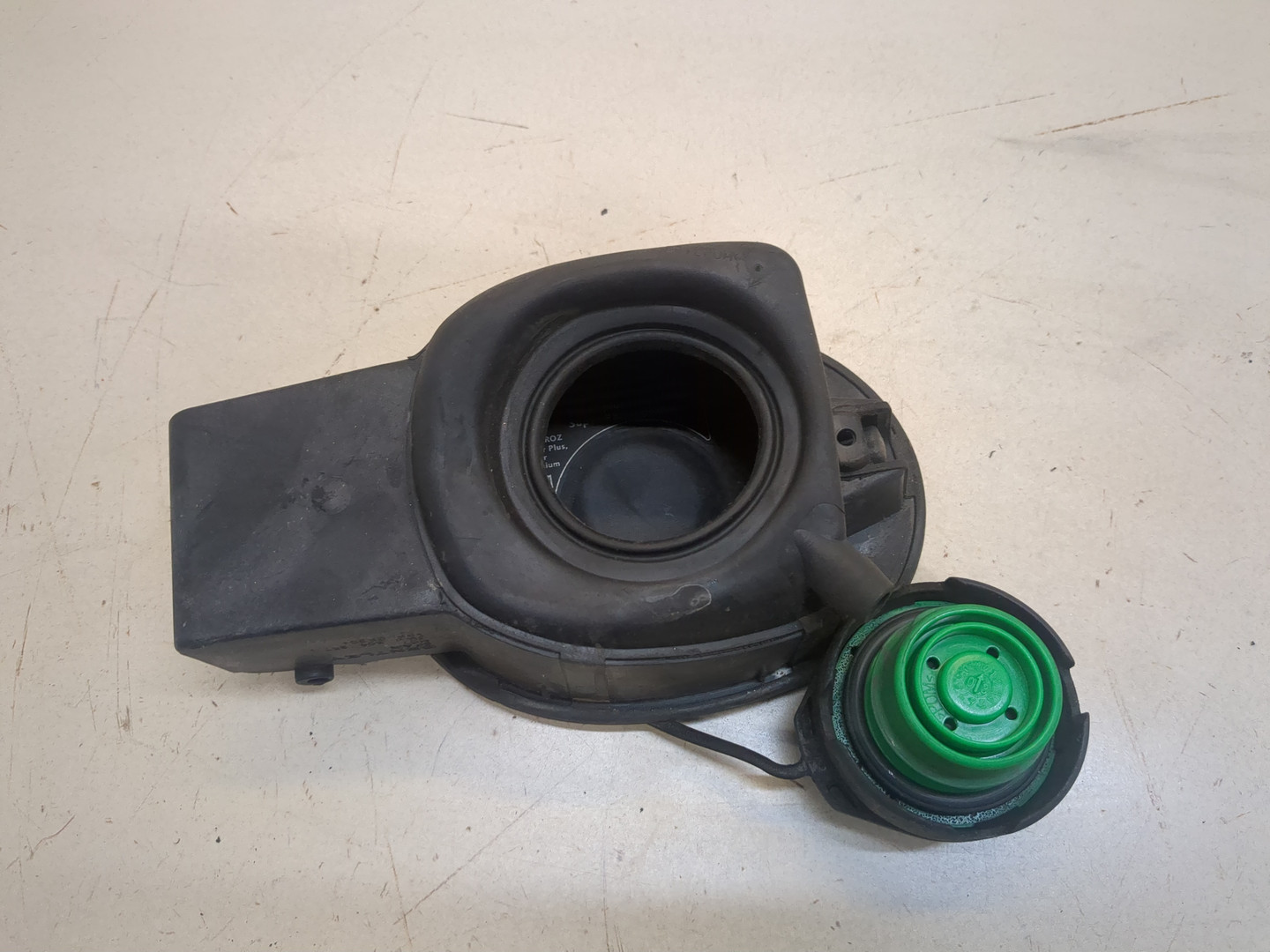 Лючок бензобака