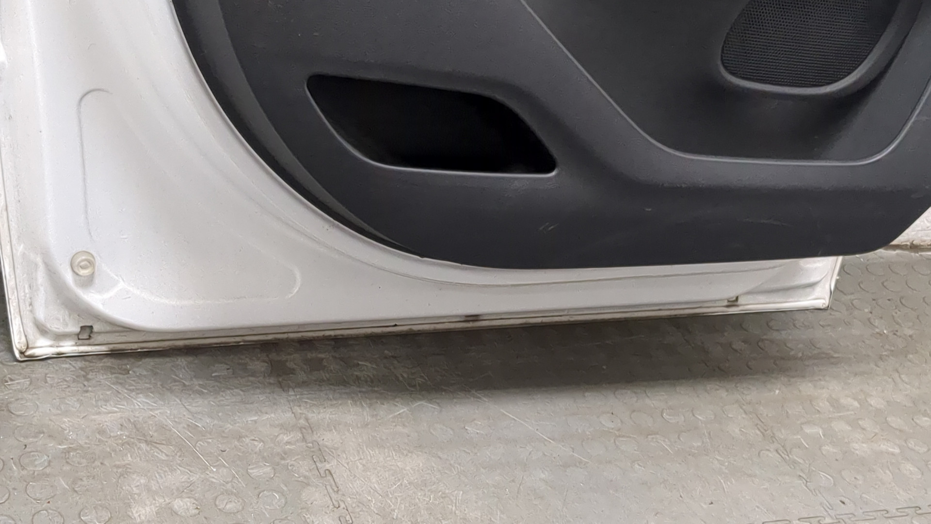 Дверь передняя левая