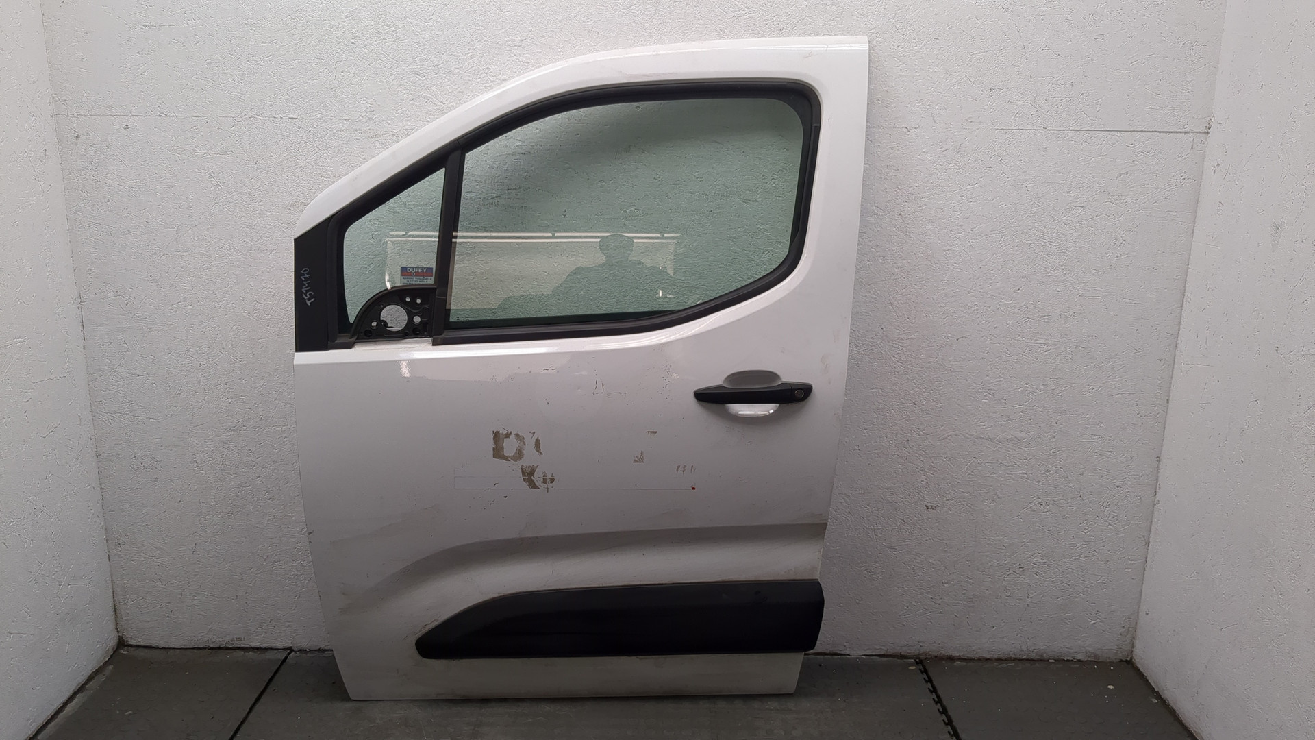 Дверь передняя левая