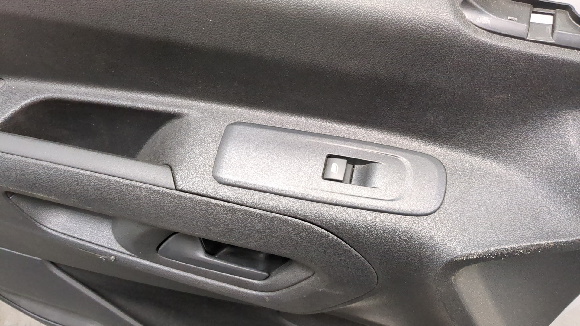 Дверь передняя левая