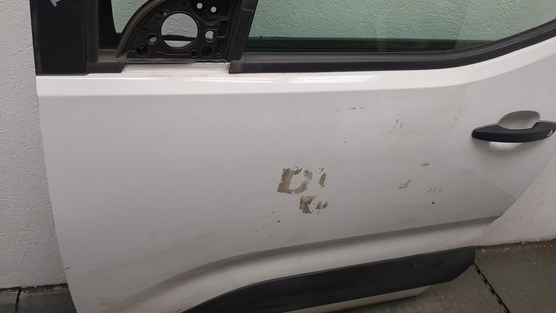 Дверь передняя левая