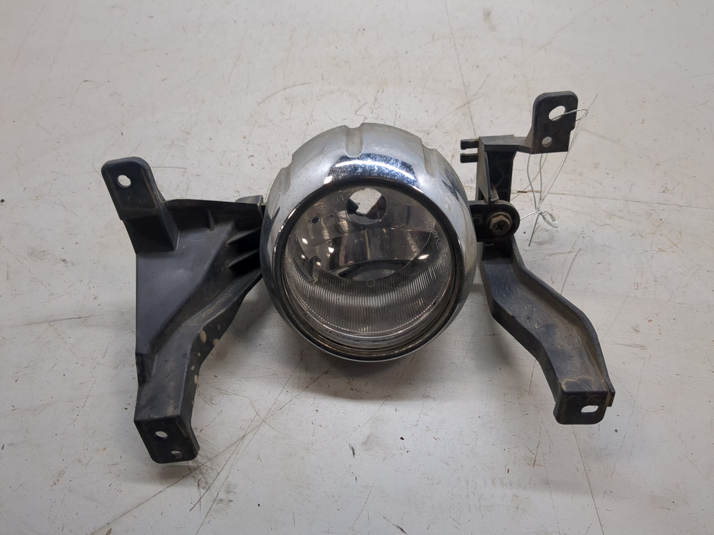 Фара противотуманная левая