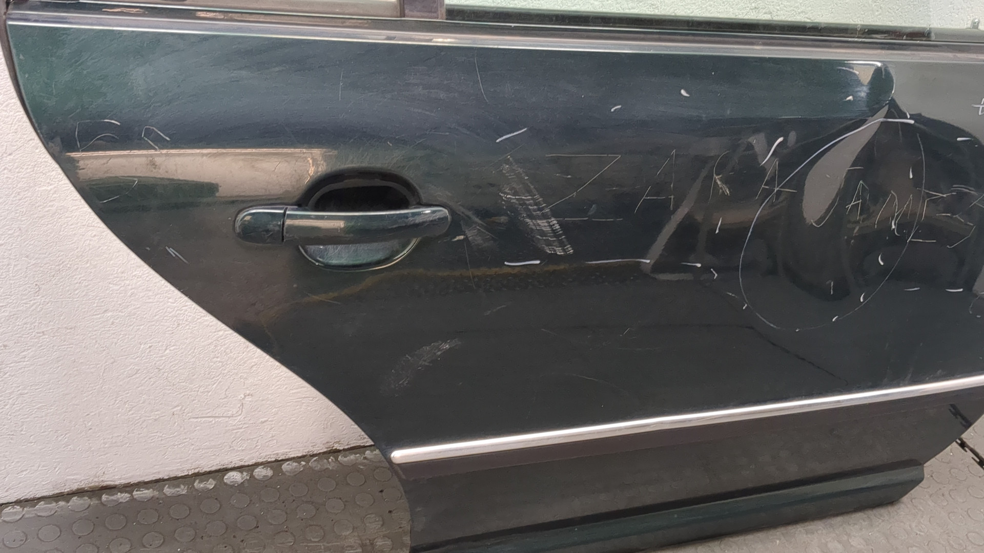 Дверь задняя правая