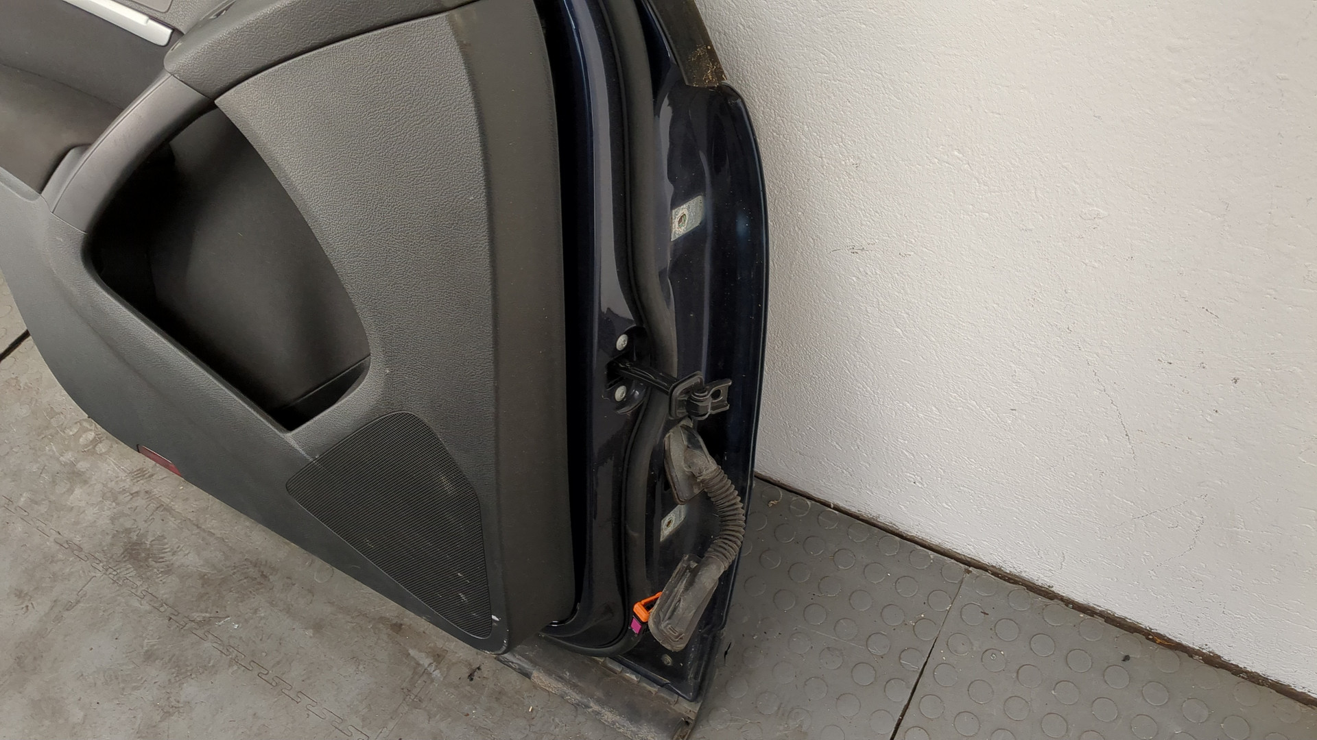 Дверь передняя левая