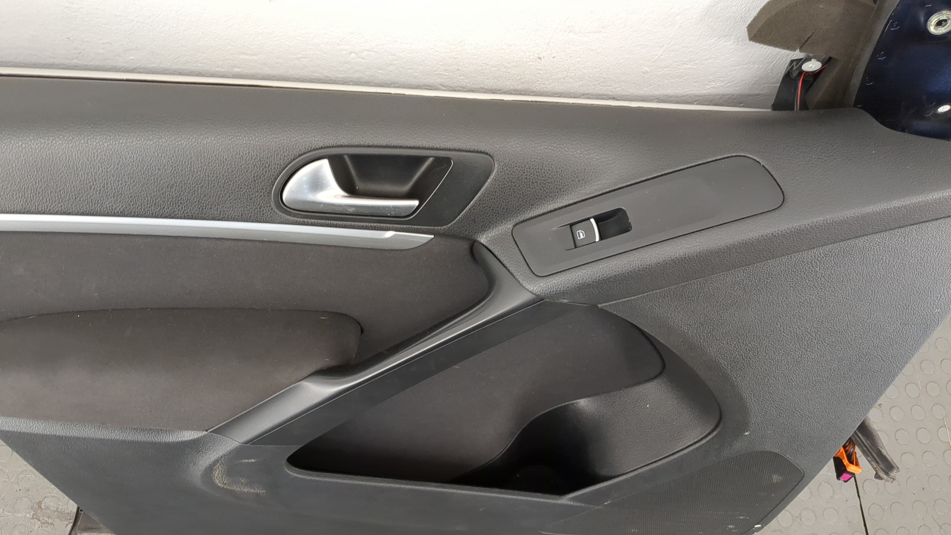 Дверь передняя левая