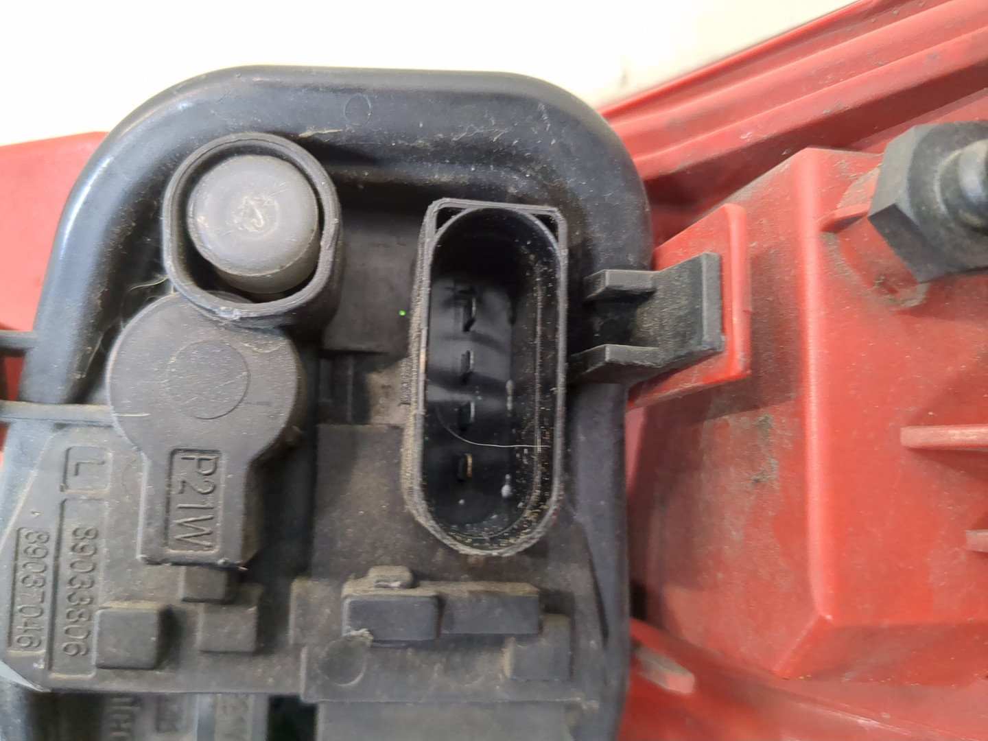 Фонарь задний левый