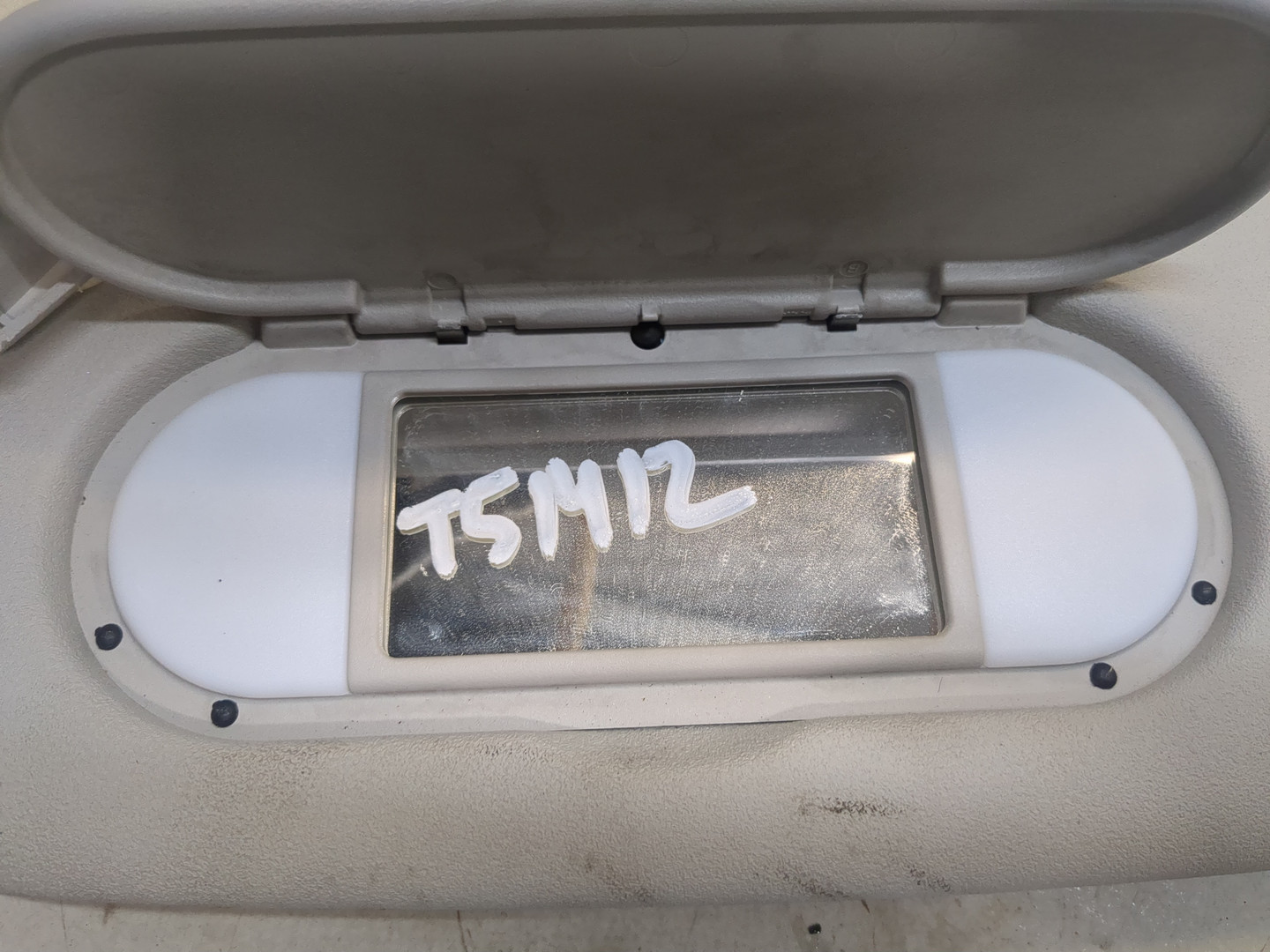 Козырек солнцезащитный