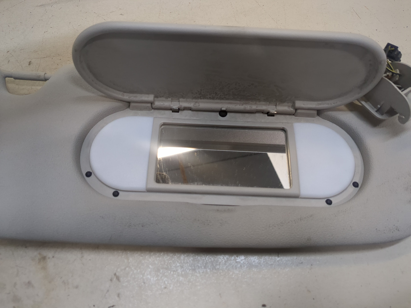 Козырек солнцезащитный