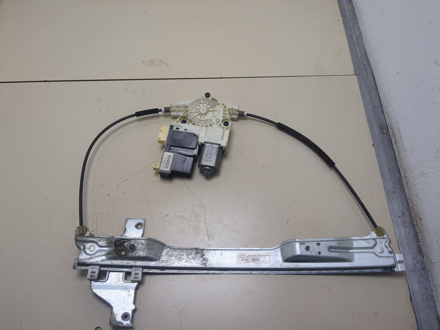 Стеклоподъемник электр. передний правый