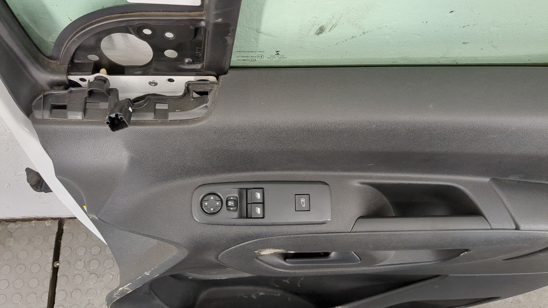 Дверь передняя правая