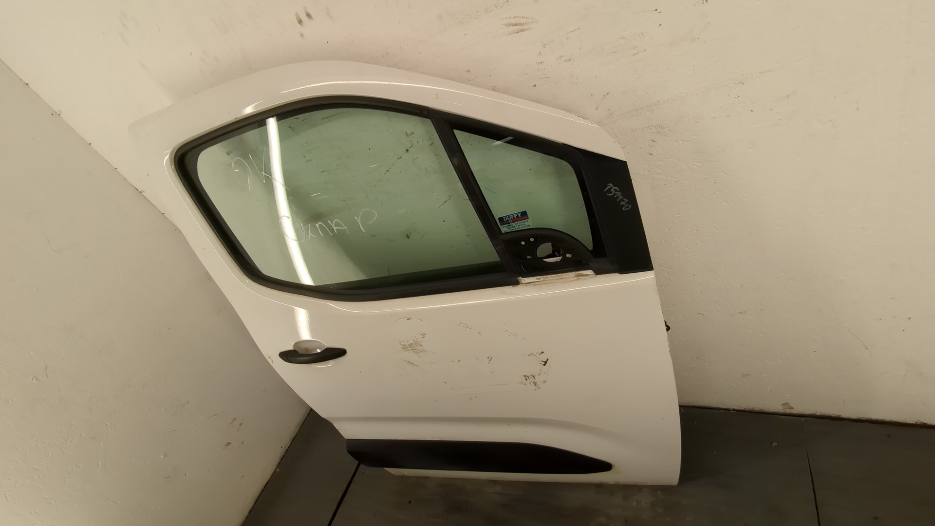 Дверь передняя правая