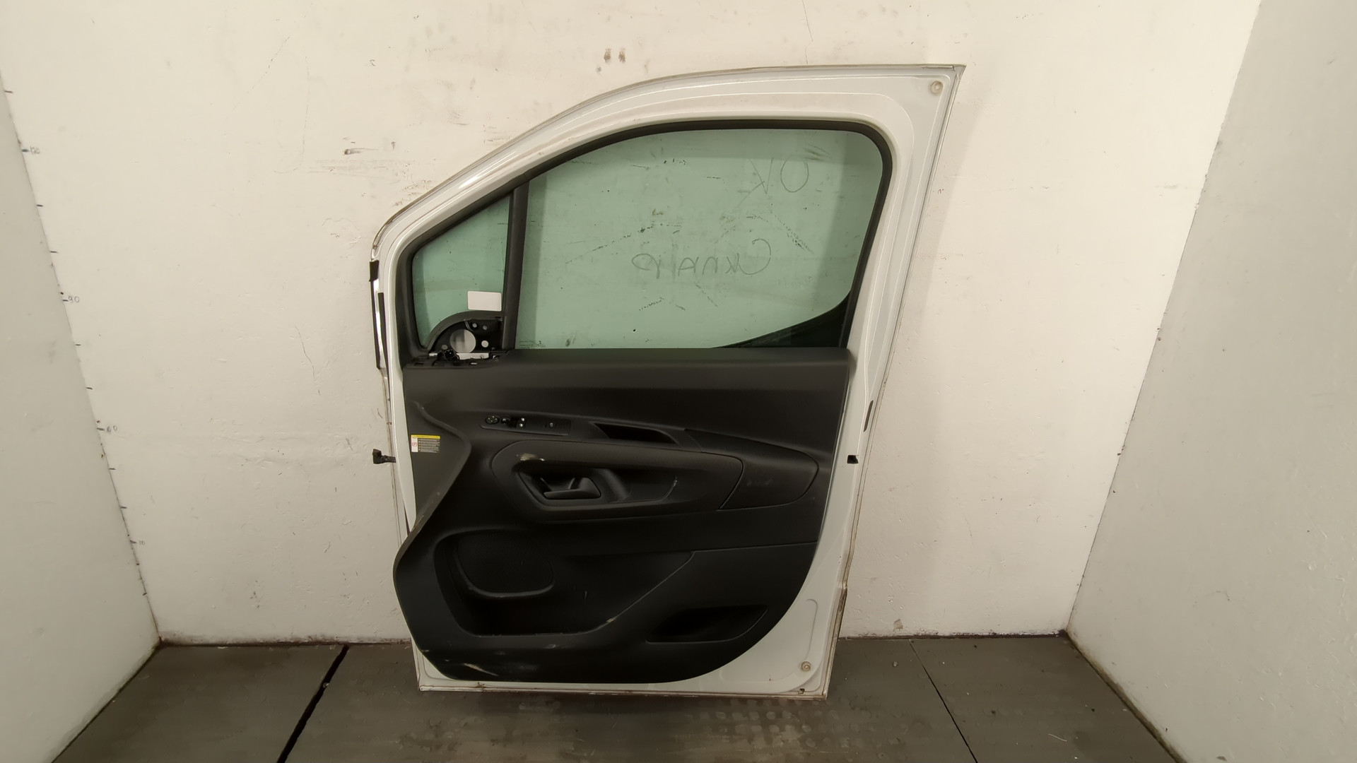 Дверь передняя правая