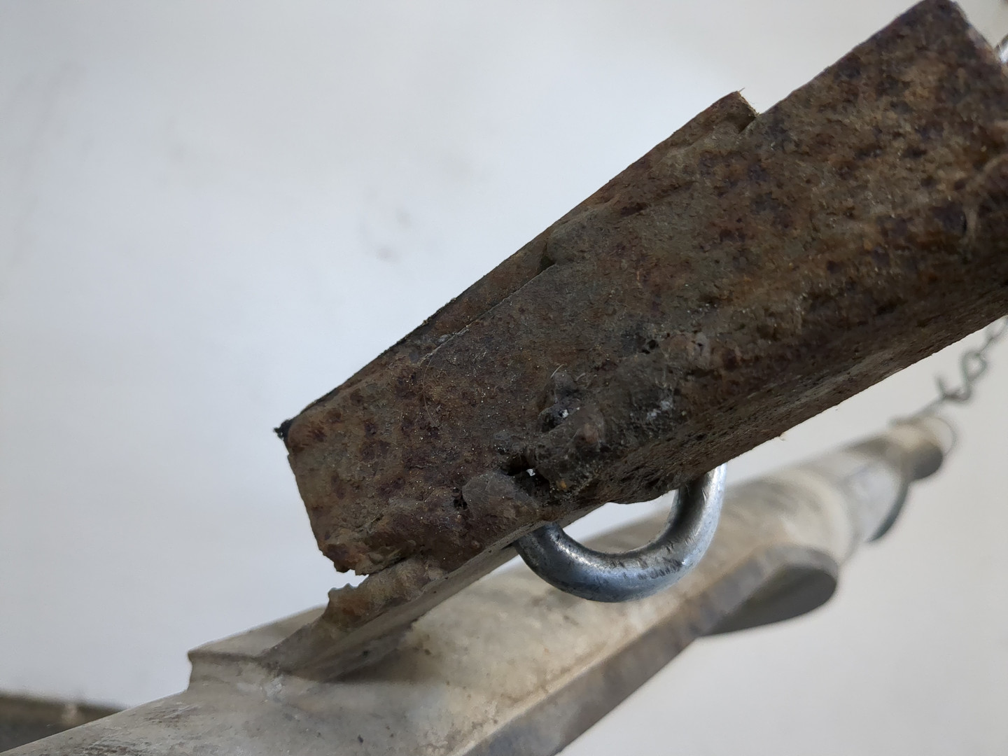 Подножка левая