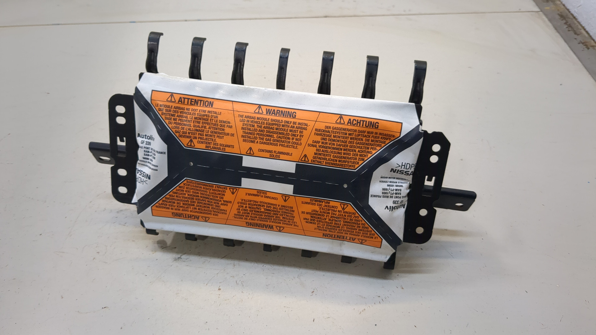 Подушка безопасности пассажирская (в торпедо)