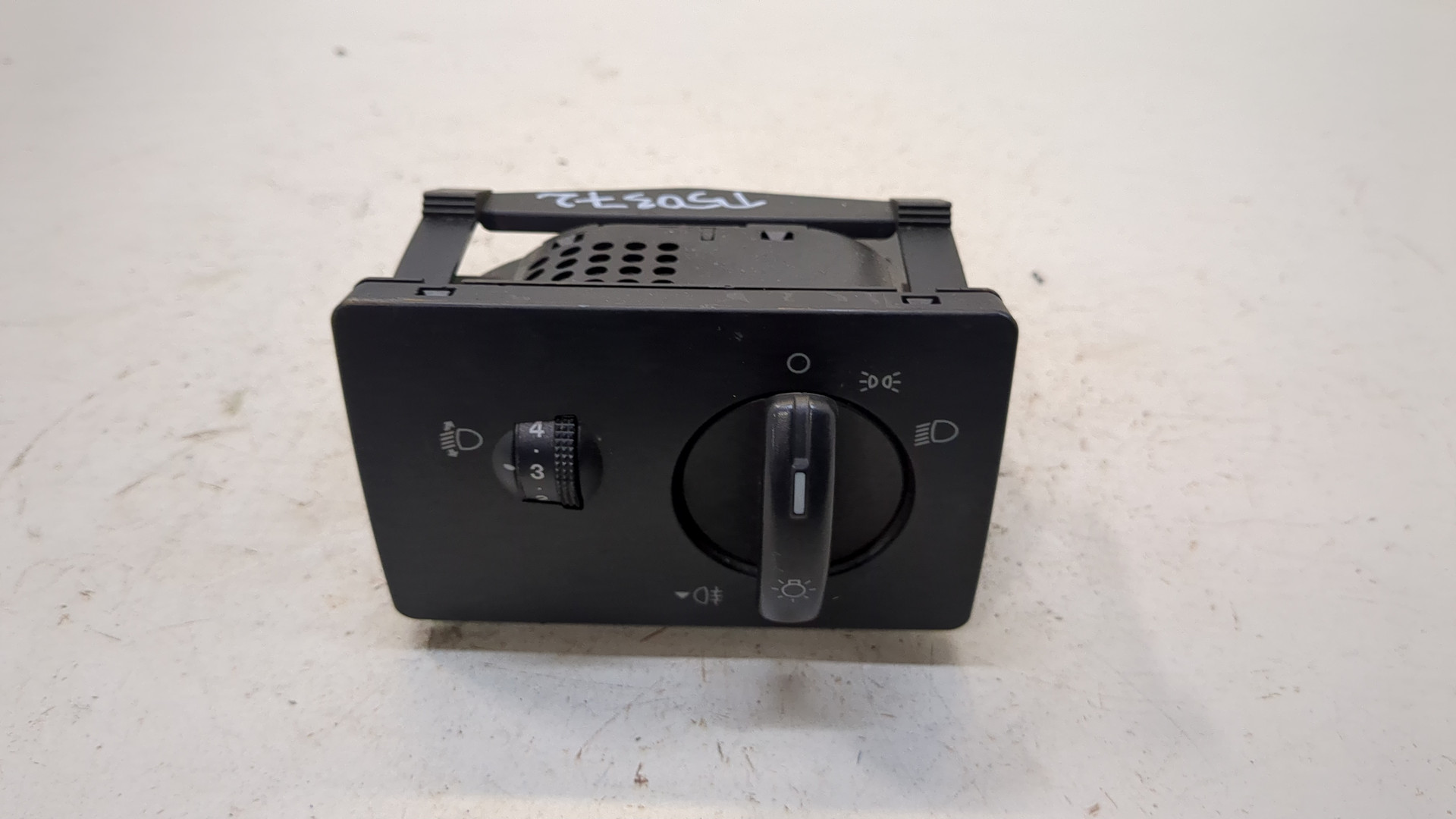 Переключатель света фар