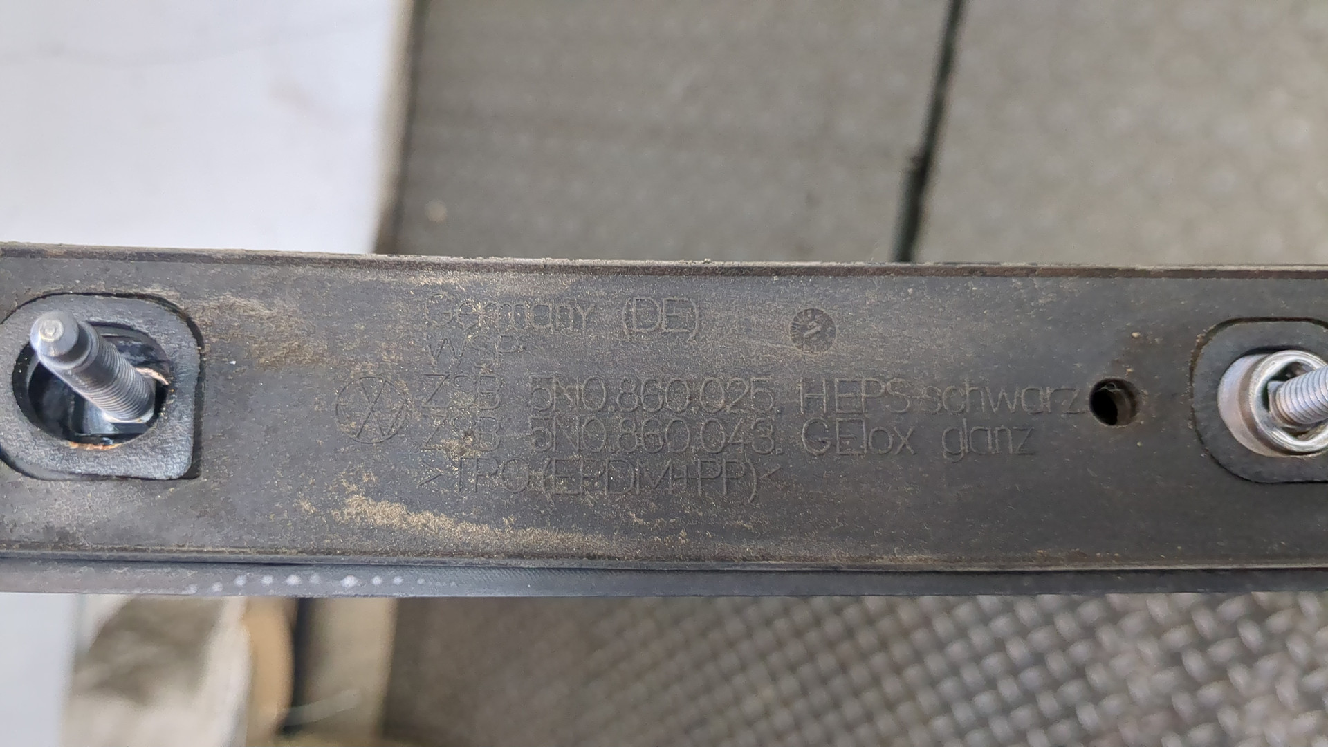 Рейлинг (релинг) левый (планка на крышу)