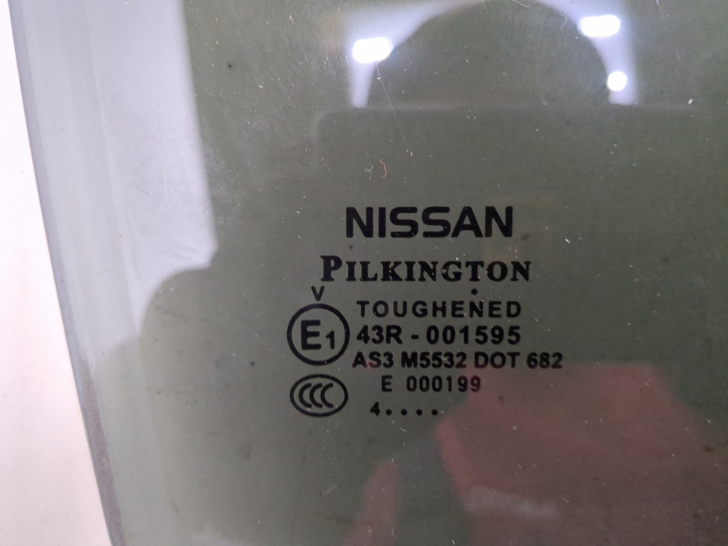 Стекло двери задней правой