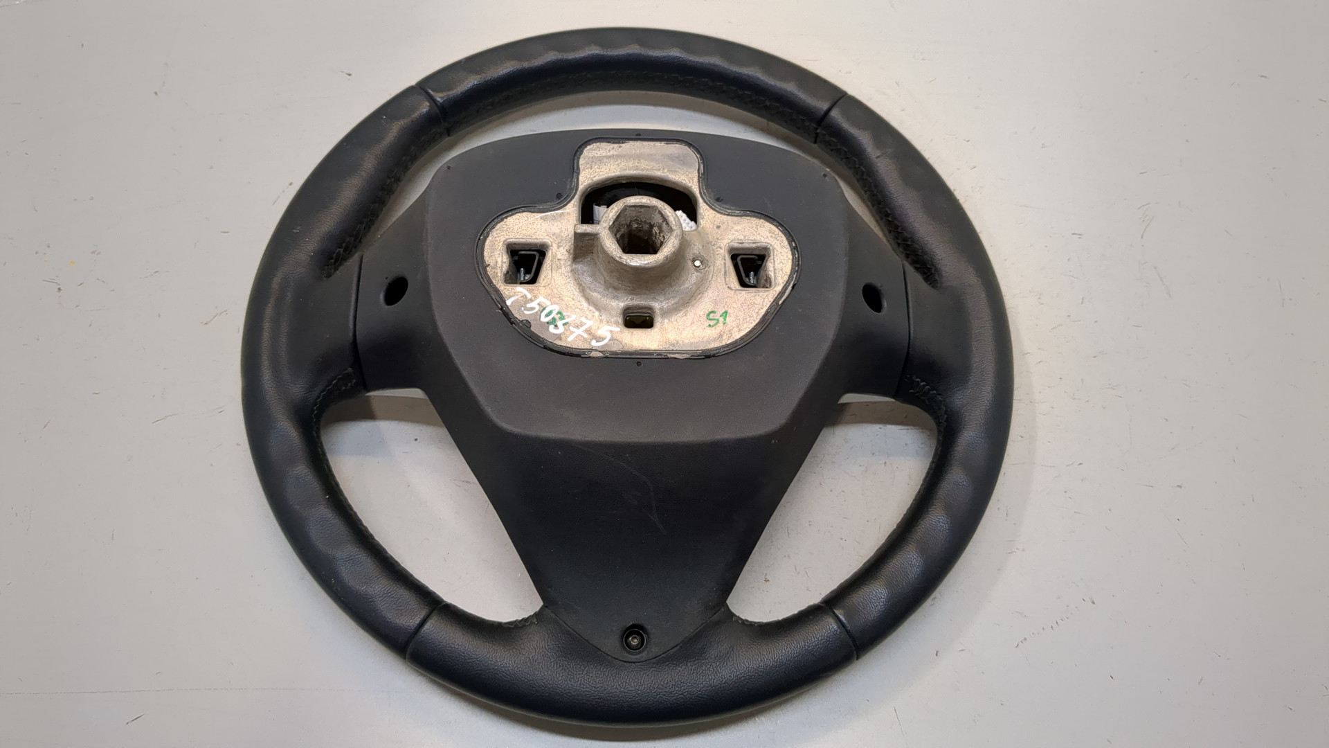 Рулевое колесо (руль)