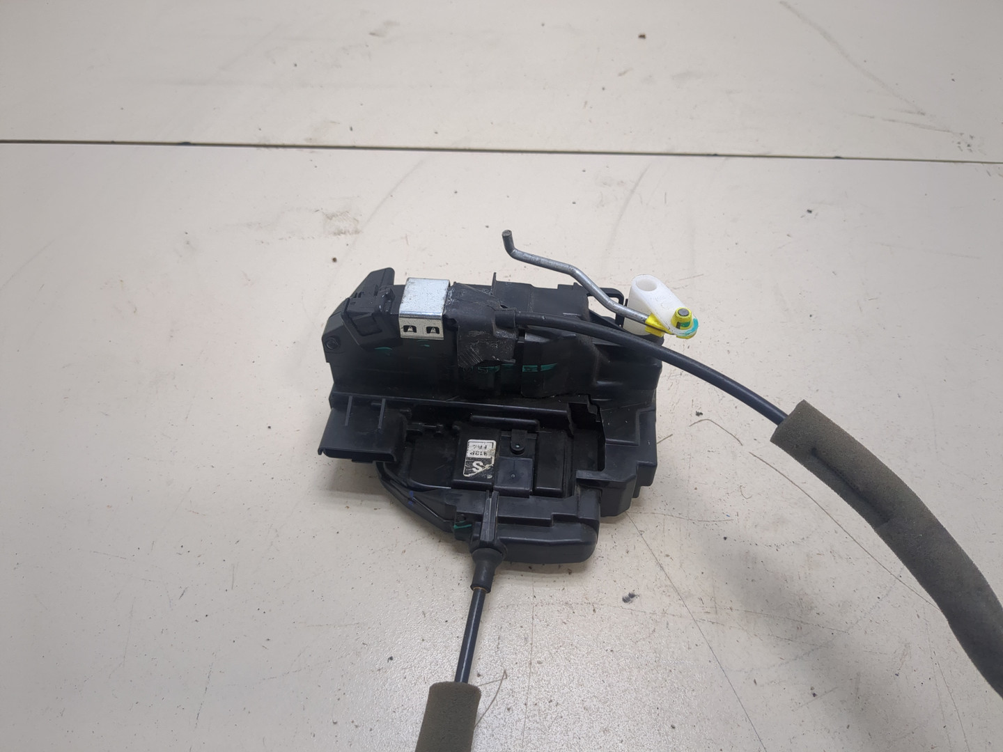 Замок двери передней правой