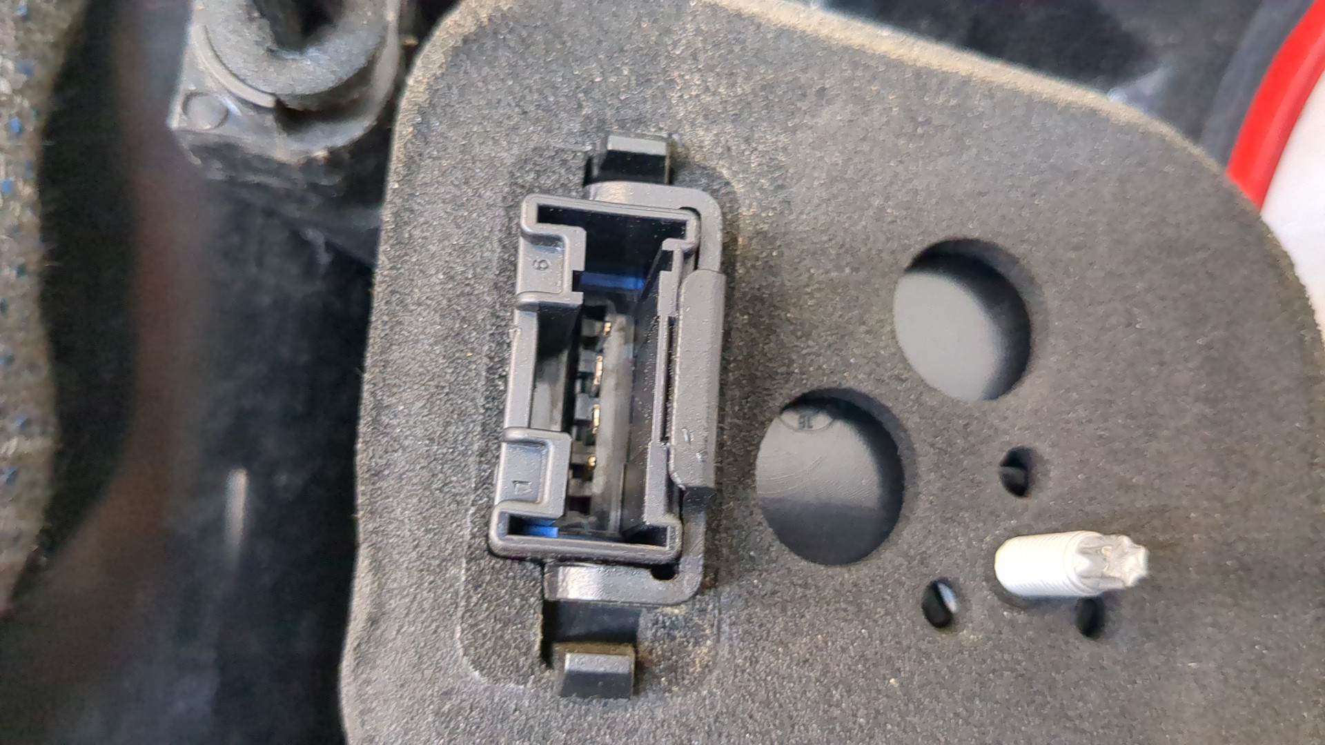 Фонарь задний левый