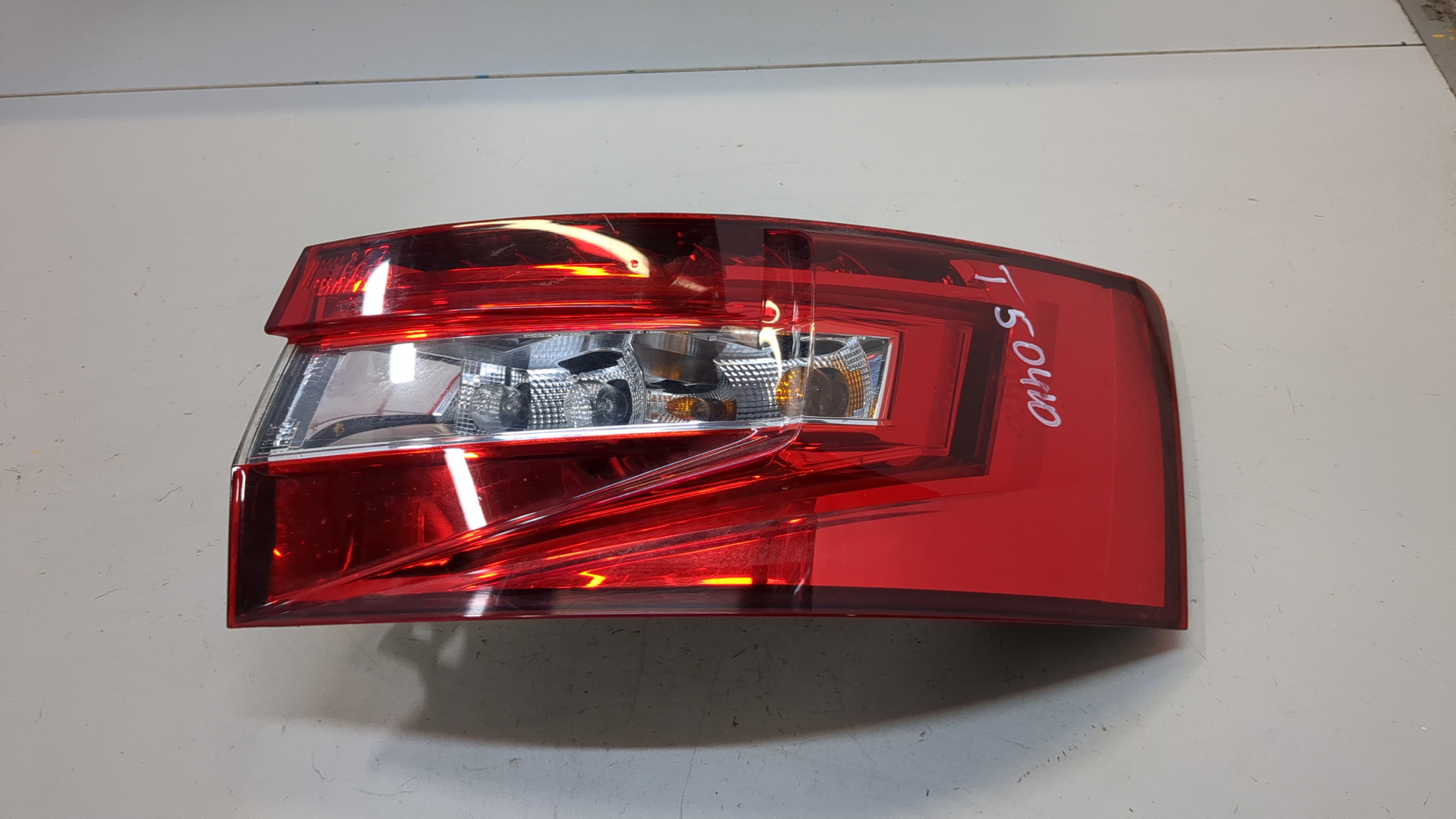 Фонарь задний правый