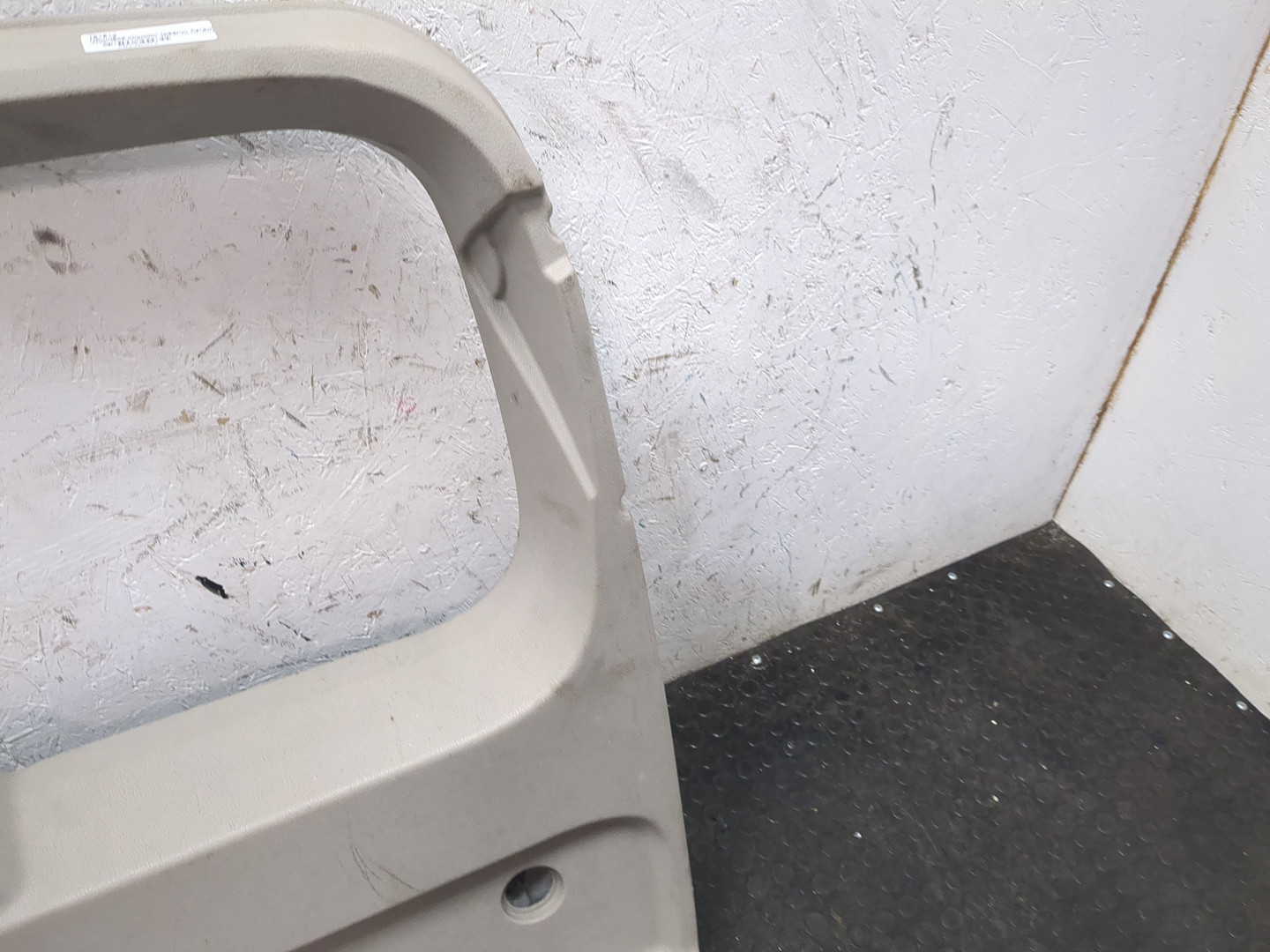 Обшивка двери багажника