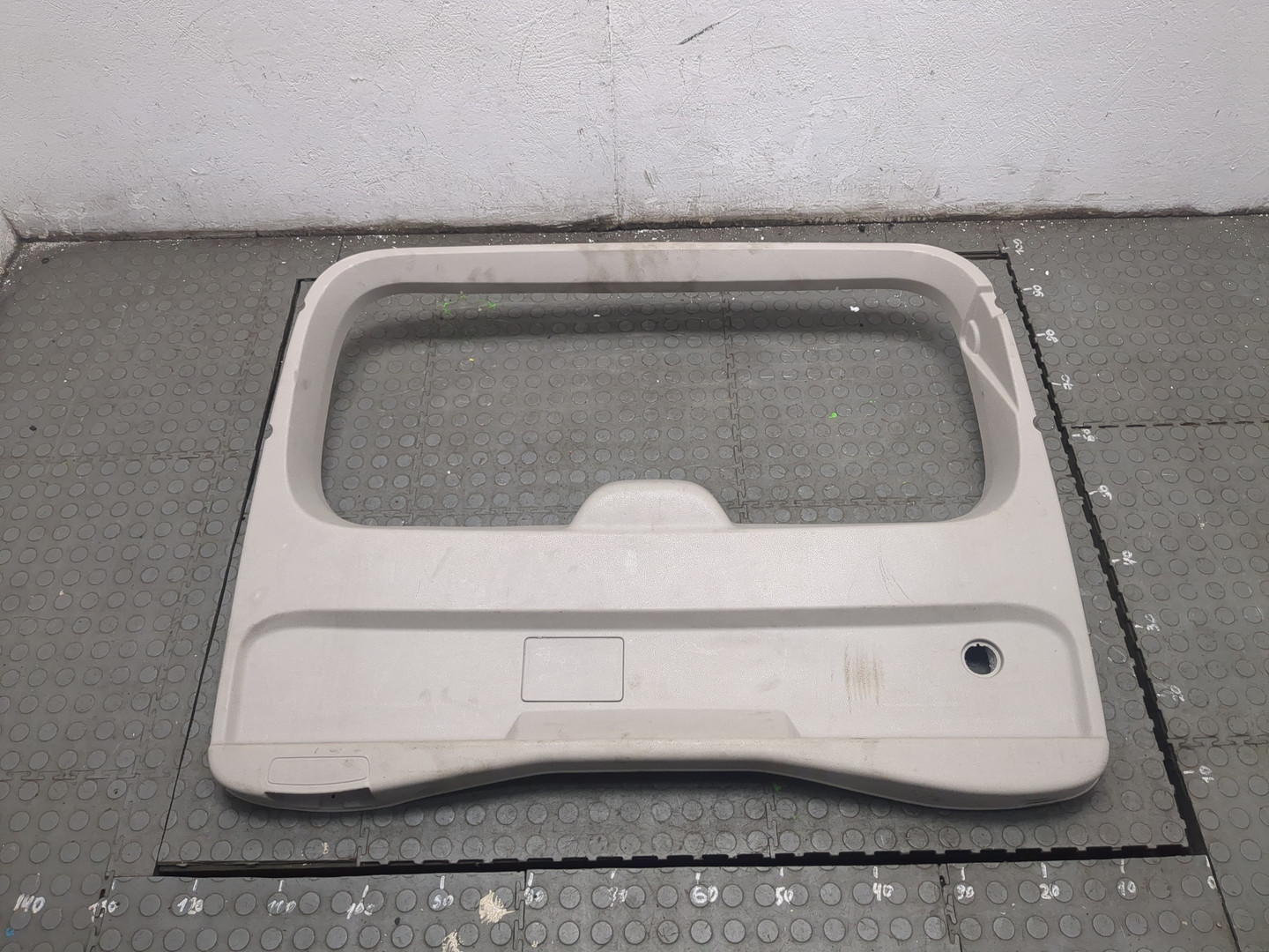 Обшивка двери багажника