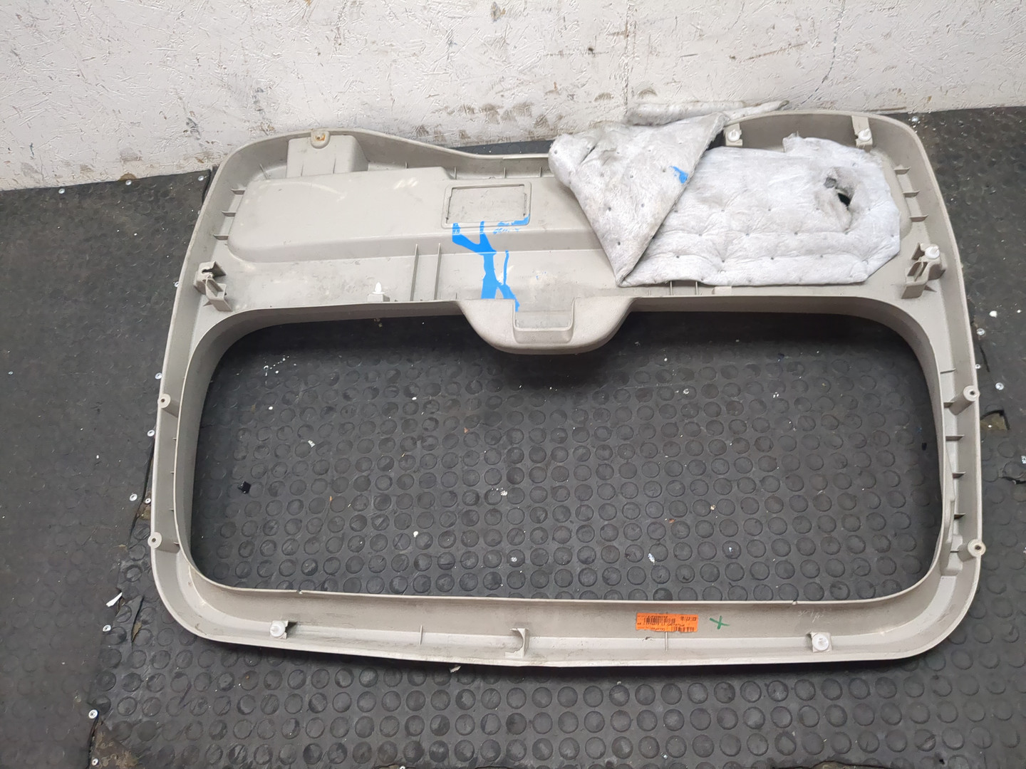 Обшивка двери багажника