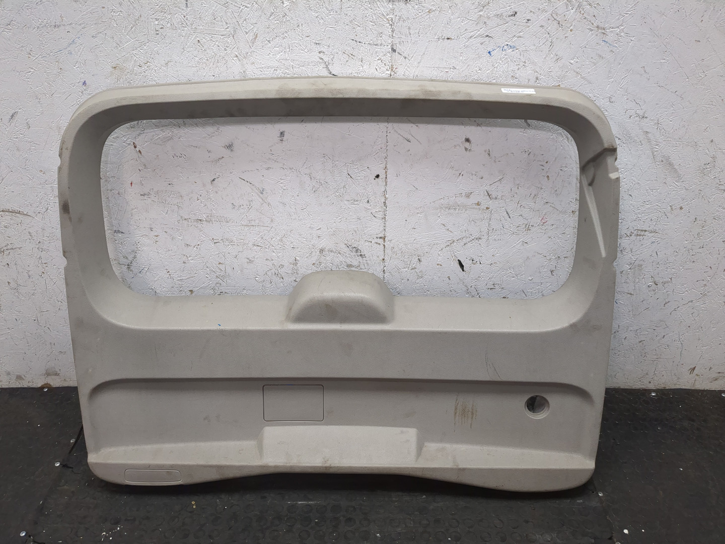 Обшивка двери багажника