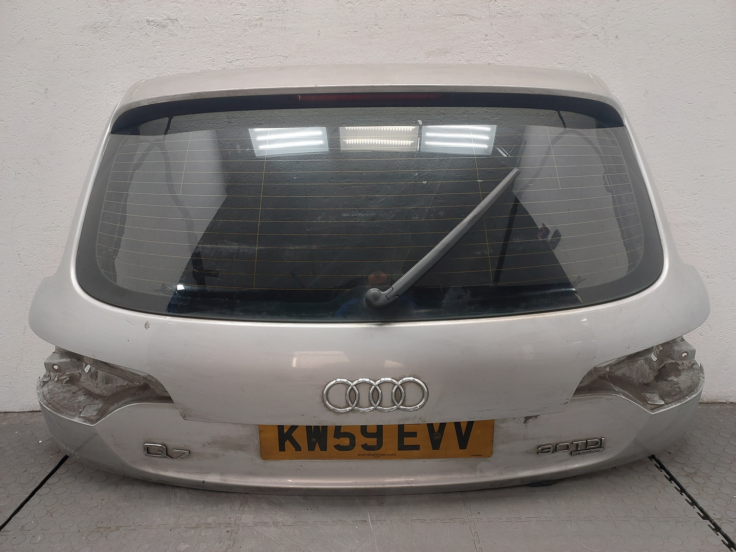 Дверь багажника