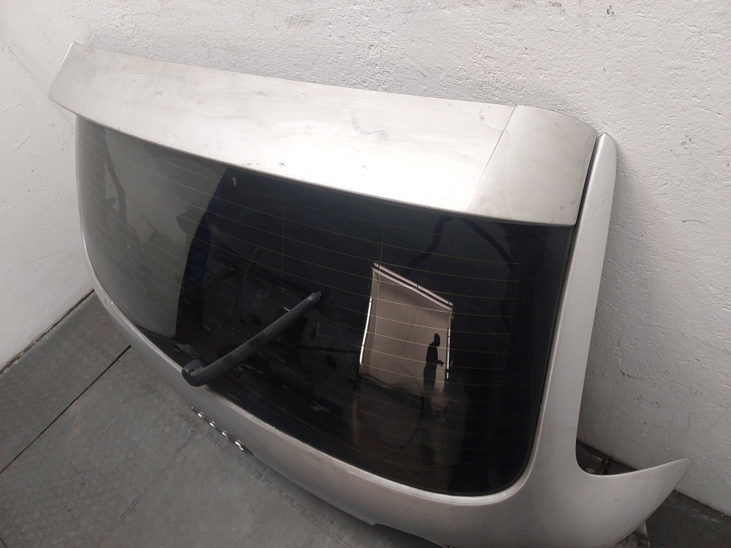 Дверь багажника