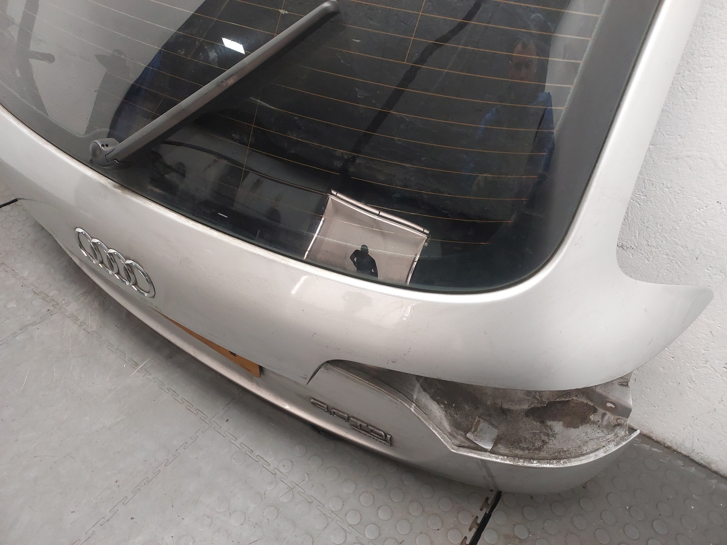 Дверь багажника