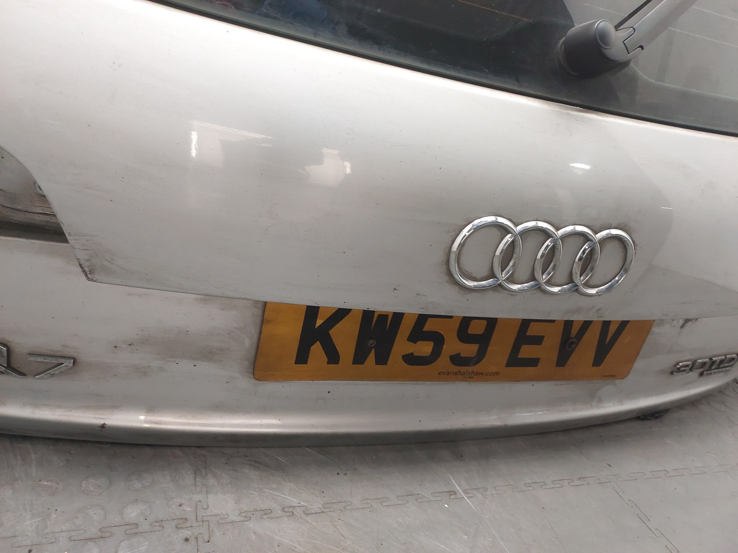 Дверь багажника