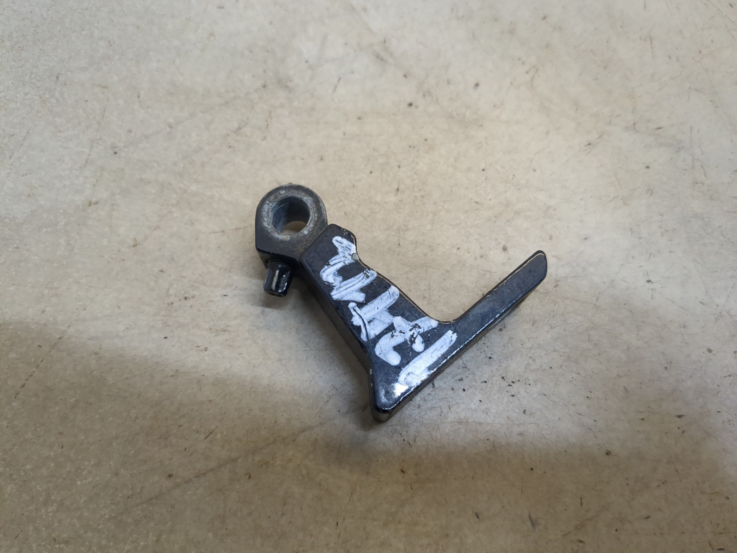 Петля двери