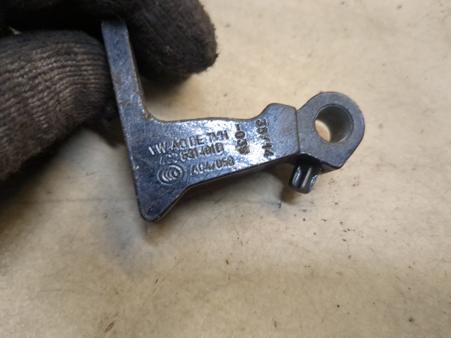 Петля двери