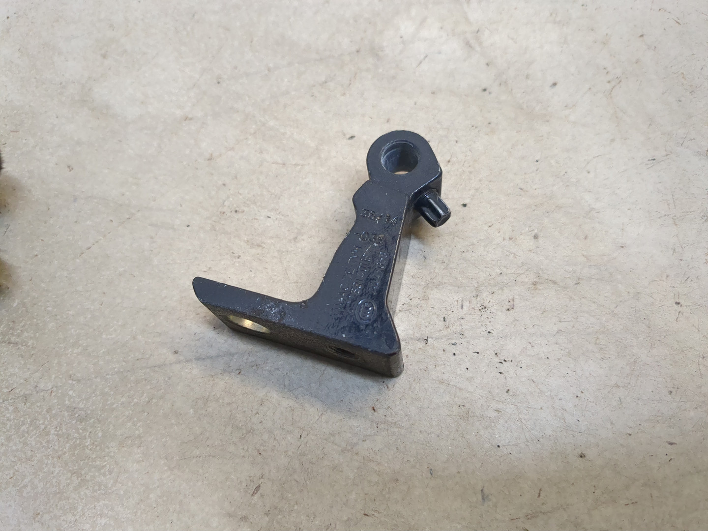 Петля двери