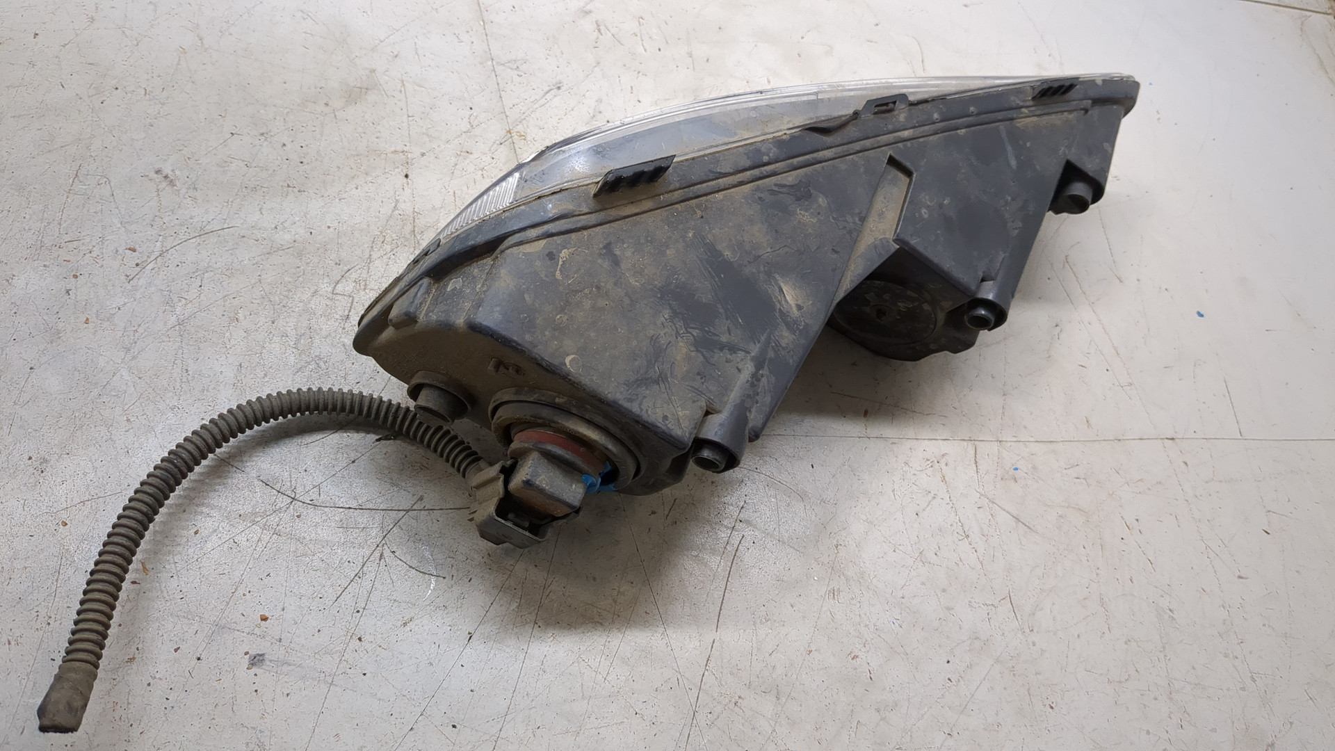 Фара противотуманная левая