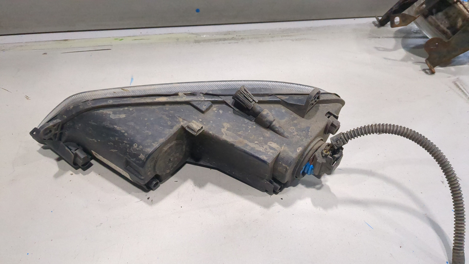 Фара противотуманная левая