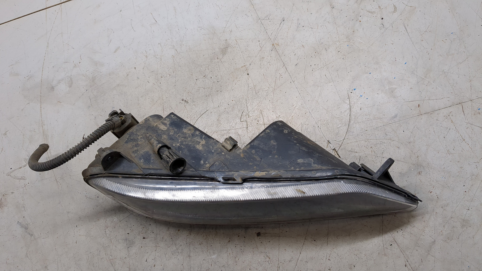 Фара противотуманная левая