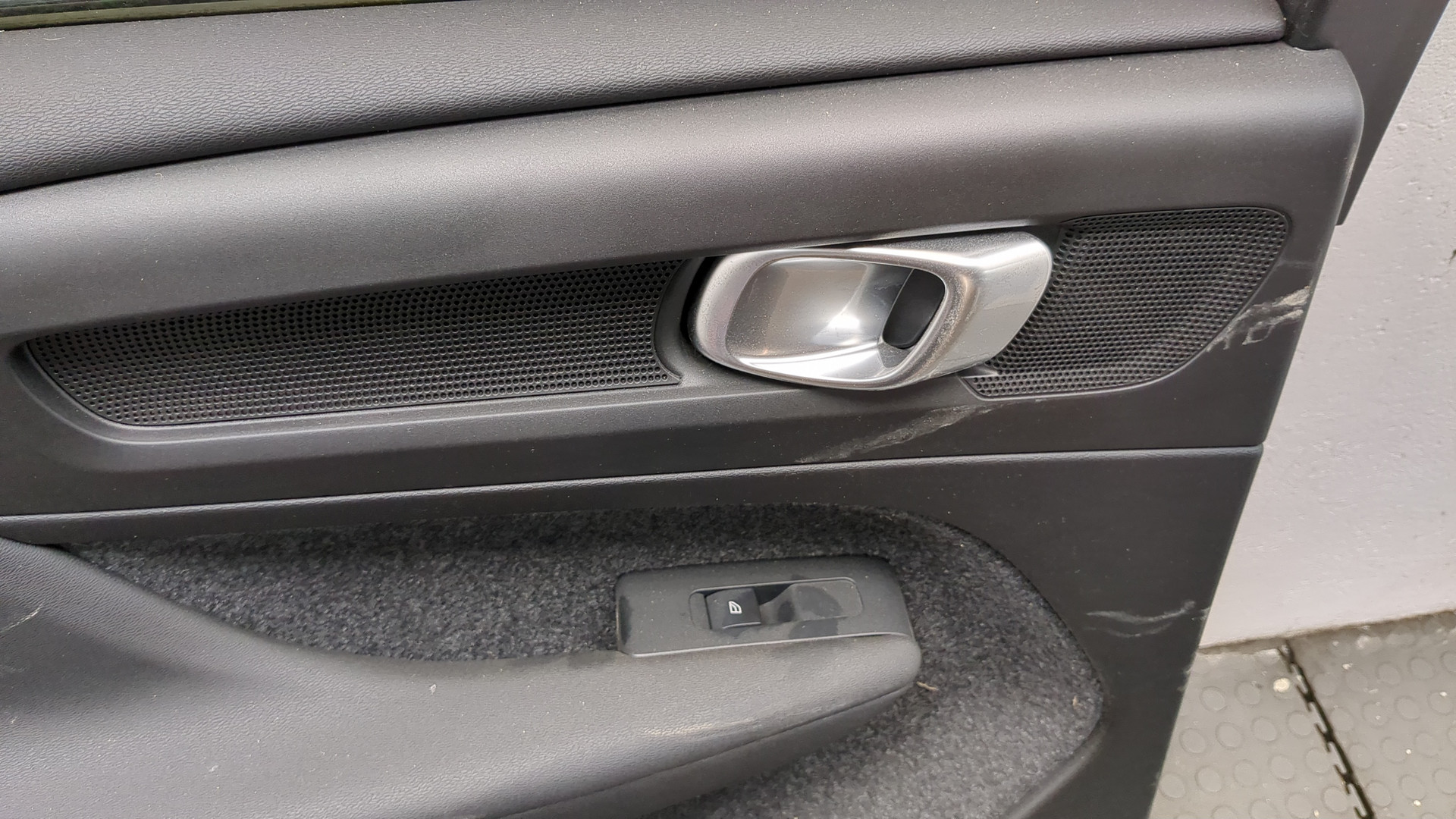 Дверь задняя левая