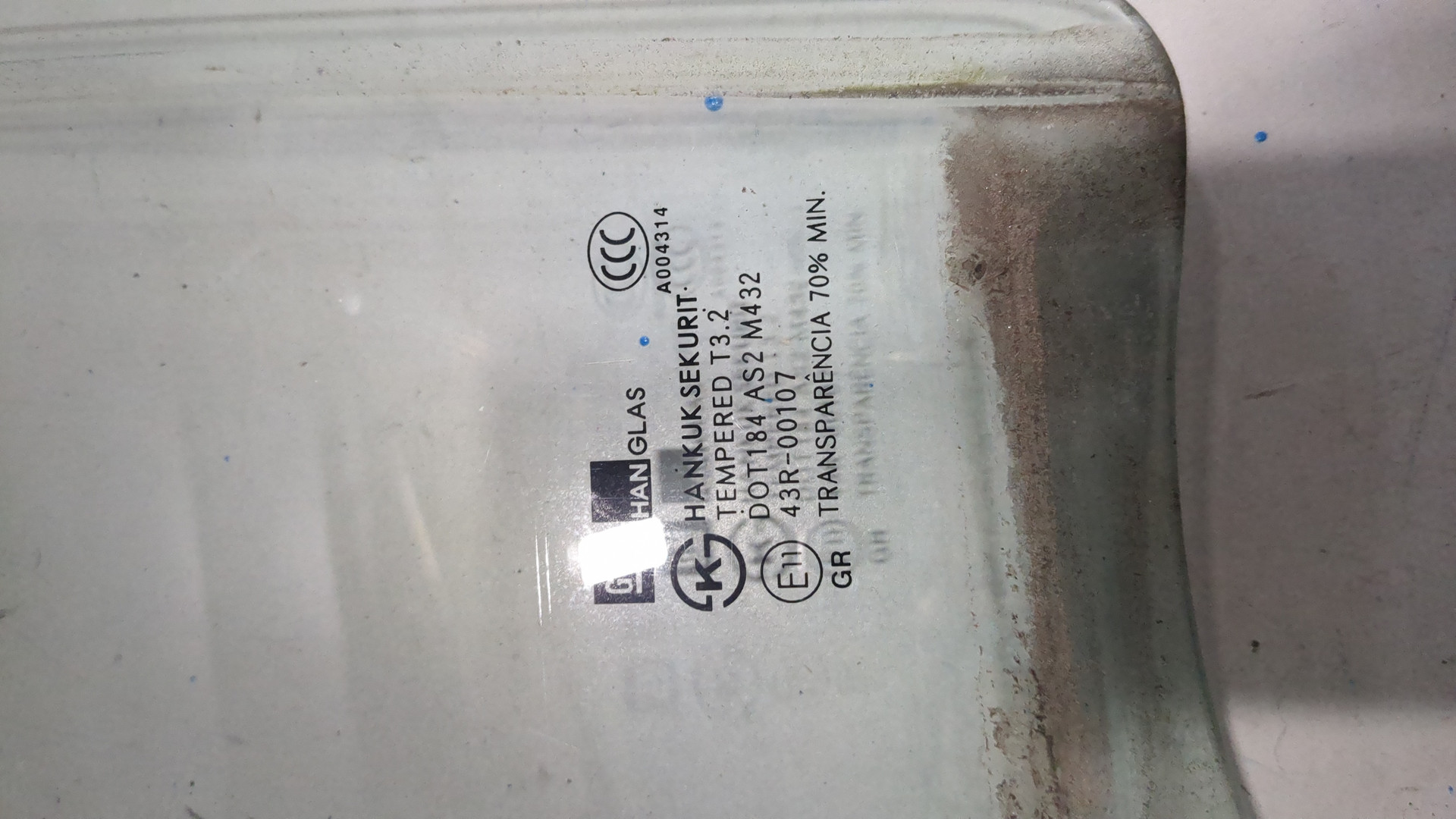 Стекло двери задней левой