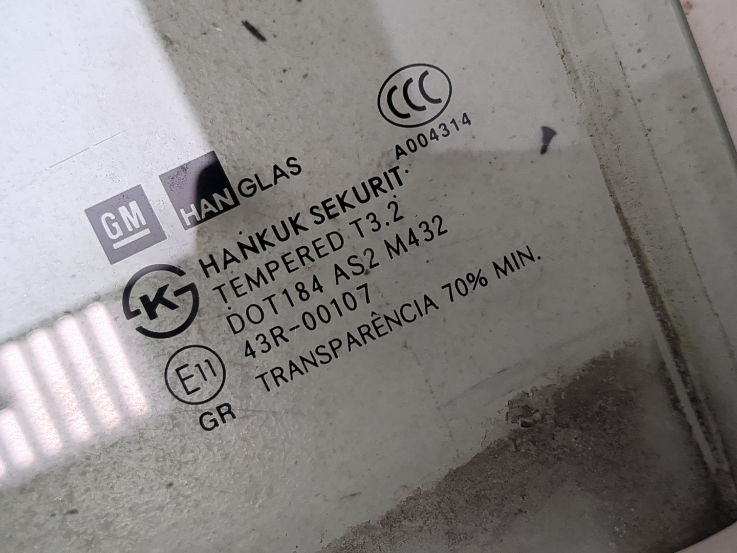 Стекло двери задней левой