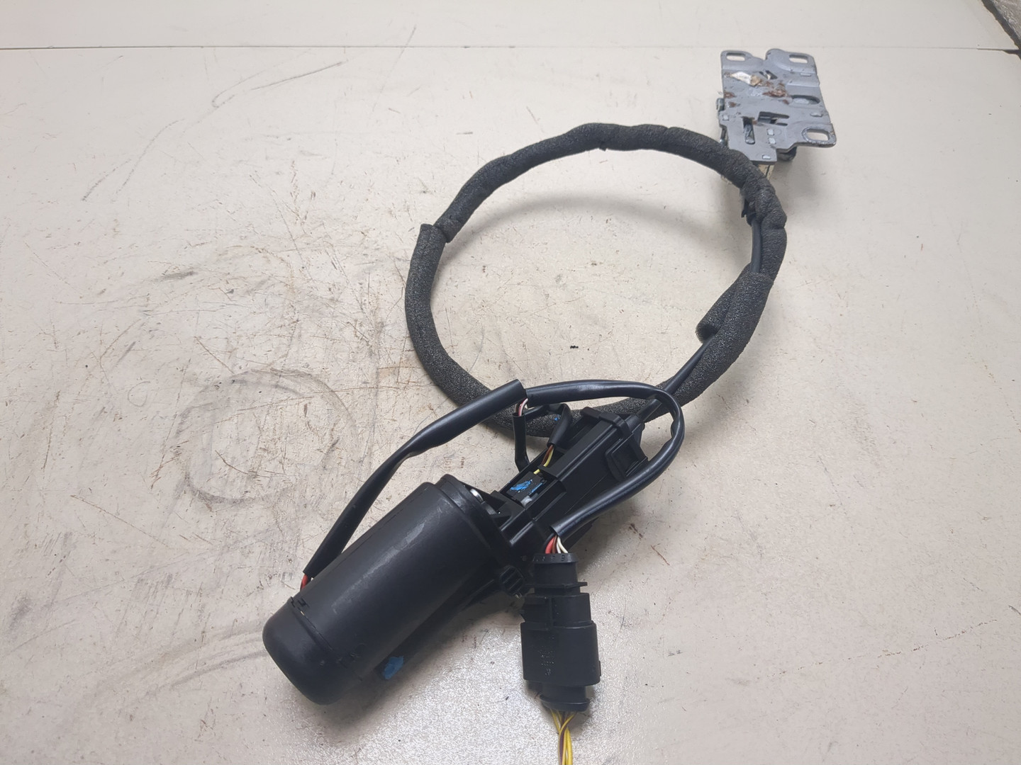 Замок багажника