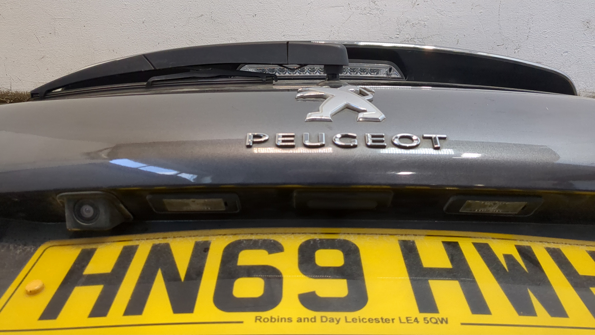 Дверь багажника